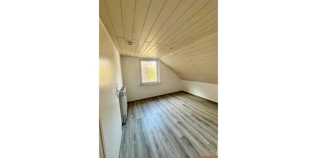 Dachgeschoßwohnung Bad Dürkheim - 5 Zimmer, 100 m&sup2;, 950&euro; | Angebot:26638273