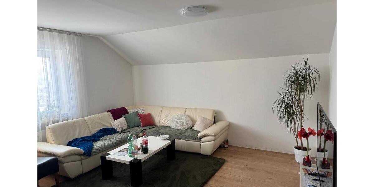 Dachgeschoßwohnung Wenzenbach - 3 Zimmer, 90 m&sup2;, 900&euro; | Angebot:26030586