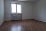 ***Große 2-Raum-Wohnung... renoviert und bezugsfertig mit Laminat und Balkon*** zimmer