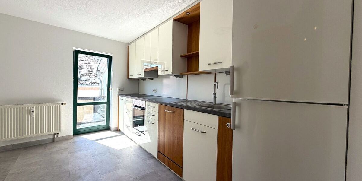 Zentral gelegene 3-Zimmer Wohnung im Dachgeschoss mit Einbauküche - Dachgeschoßwohnung Mittweida Rößgen | Angebot:27207669