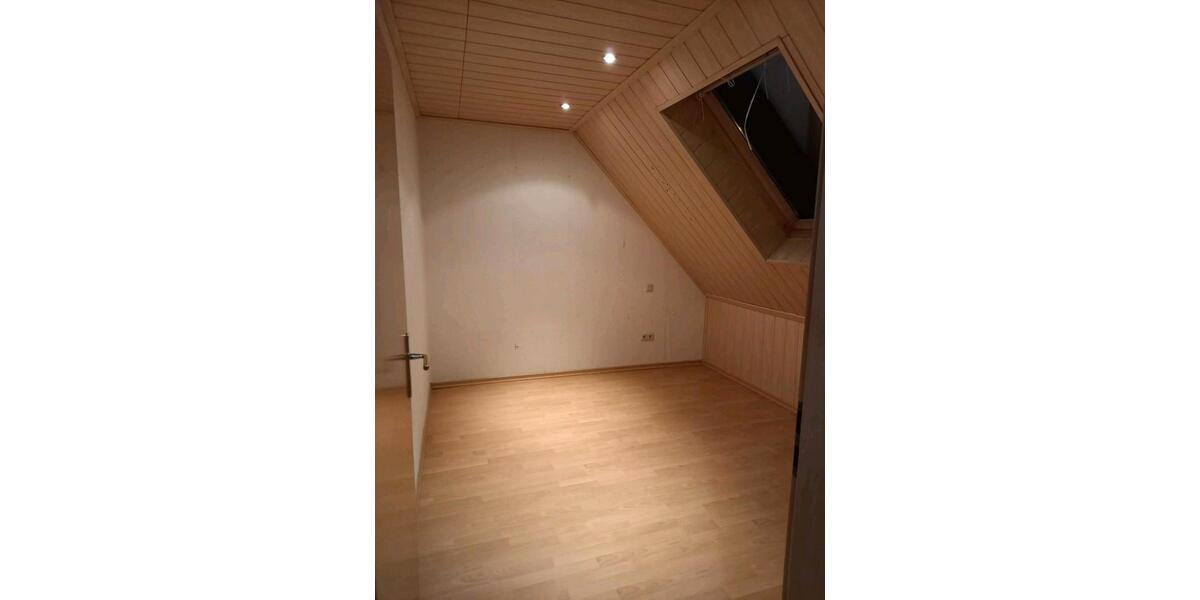 Dachgeschoßwohnung Lennestadt - 4 Zimmer, 98 m&sup2;, 1.000&euro; | Angebot:24801782