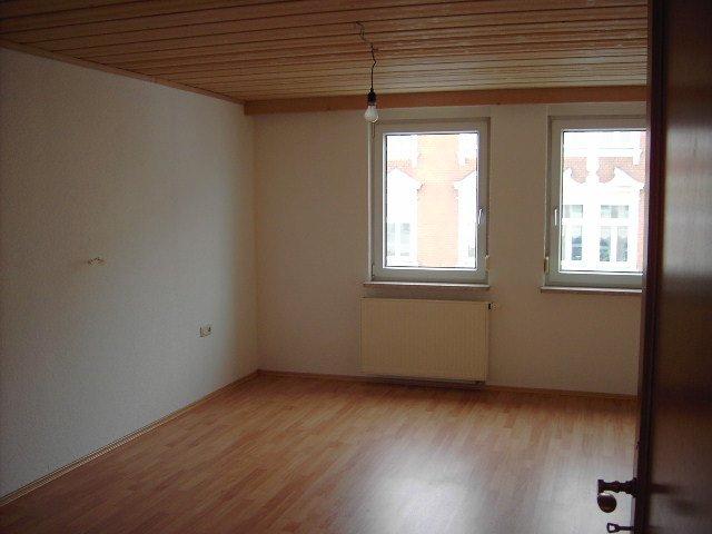 Dachgeschoßwohnung Hof Altstadt - 3 Zimmer, 100 m&sup2;, 590&euro; | Angebot:25978851