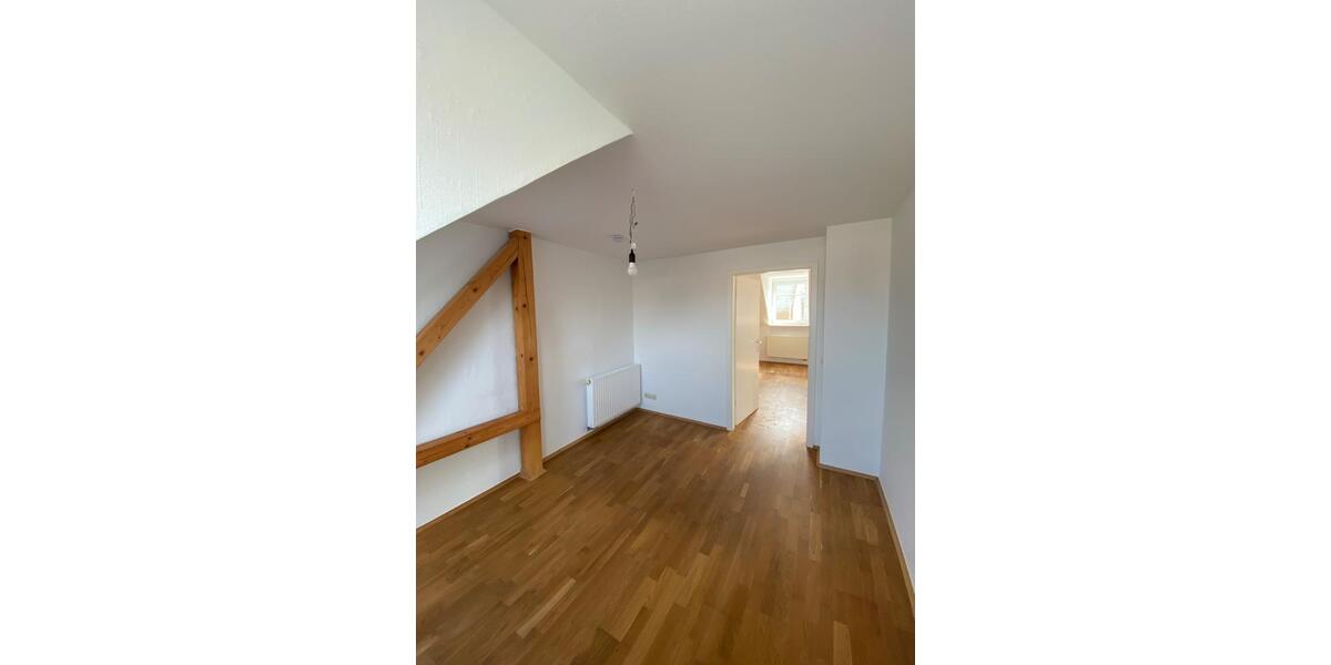 Dachgeschoßwohnung Wurzen - 2.5 Zimmer, 64 m&sup2;, 450&euro; | Angebot:26023074