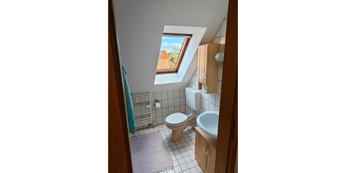 Vollmöbellierte Dachgeschosswohnung 2 Zimmer Küche Bad 2 zimmer