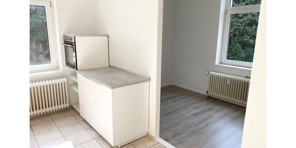 Renovierte Hochparterre Wohnung mit Einbauküche und Garagenstellplatz 4 zimmer