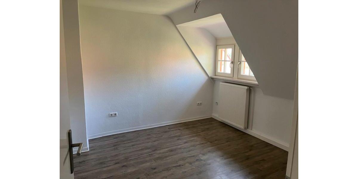 Dachgeschoßwohnung Kassel Harleshausen - 3 Zimmer, 54 m&sup2;, 509&euro; | Angebot:24383085