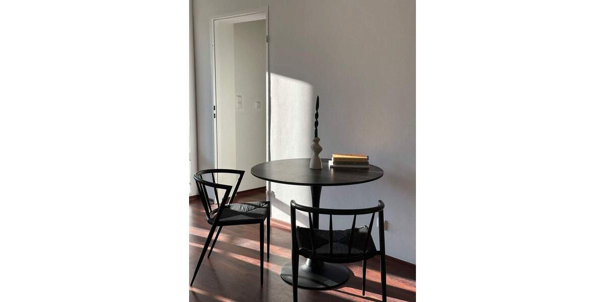 Stilvoll möblierte 3-Zimmer-Wohnung mit Wintergarten & Stellplatz in Bestlage am Tiergarten 3 zimmer