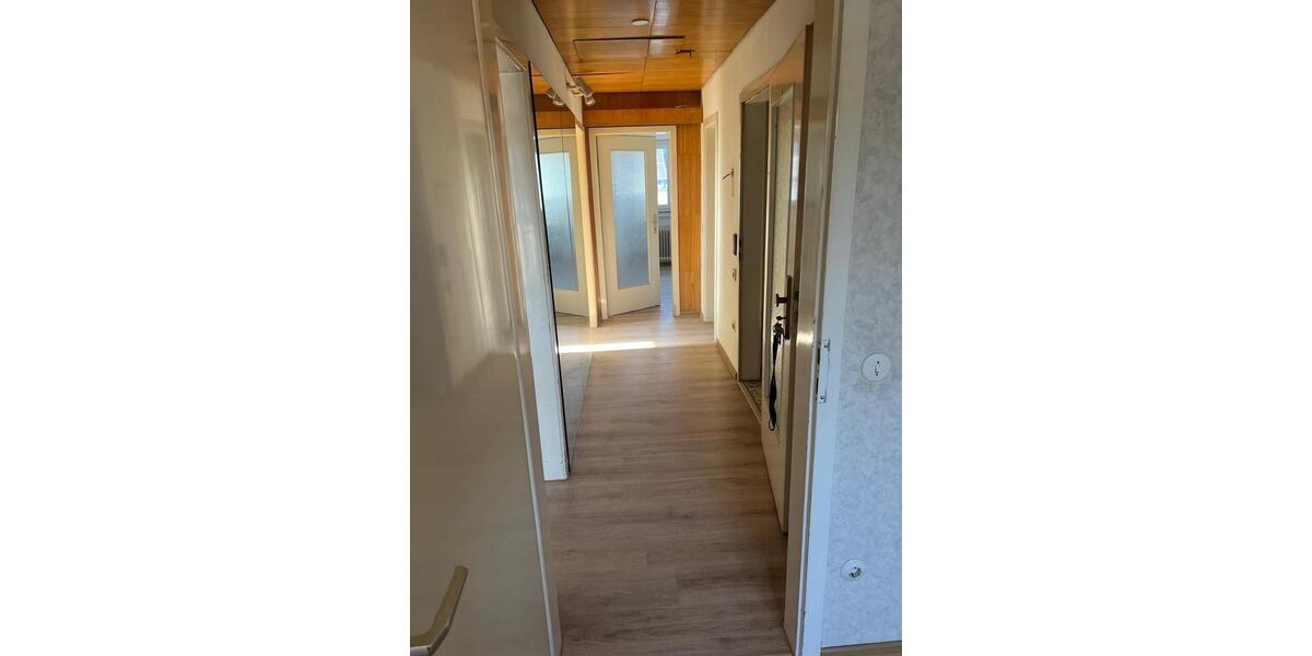 Dachgeschoßwohnung Leonberg - 4 Zimmer, 80 m&sup2;, 1.650&euro; | Angebot:26519368