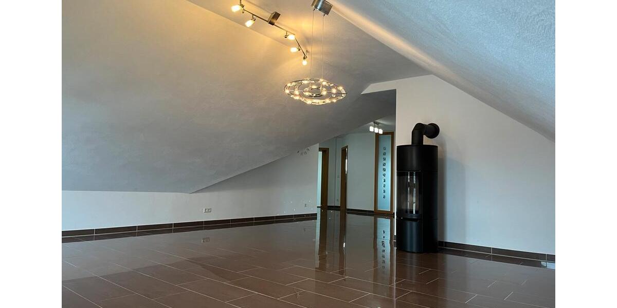 Dachgeschoßwohnung Stödtlen - 4 Zimmer, 120 m&sup2;, 780&euro; | Angebot:26608690