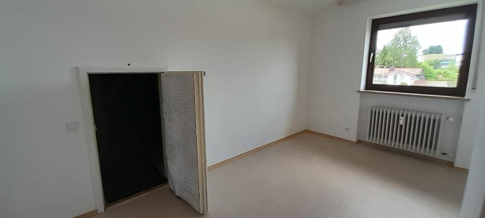 Dachgeschoßwohnung Viechtach - 4 Zimmer, 93 m&sup2;, 575&euro; | Angebot:24520690