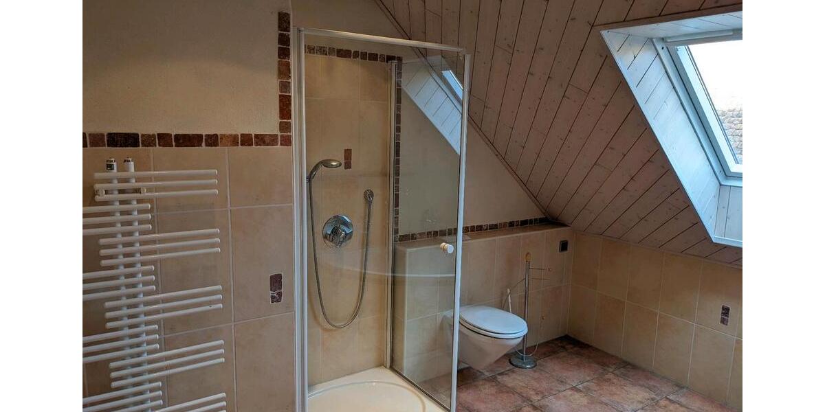 Dachgeschoßwohnung Adelshofen - 4 Zimmer, 132 m&sup2;, 910&euro; | Angebot:26537137