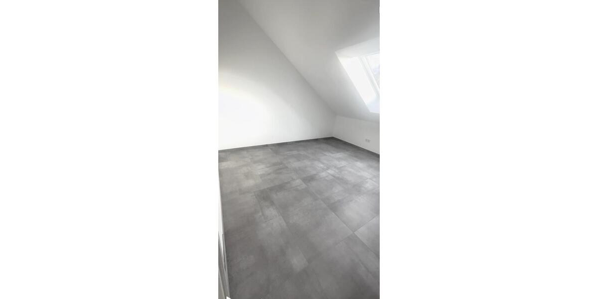 Dachgeschoßwohnung Mettlach - 3 Zimmer, 70 m&sup2;, 900&euro; | Angebot:25553127