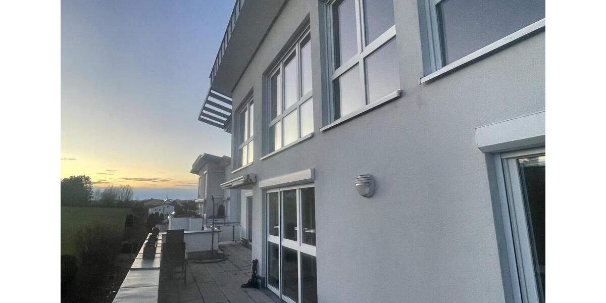 Riesiges, sehr helles PENTHOUSE mit 7,5 Zimmern über zwei Etagen 7.5 zimmer