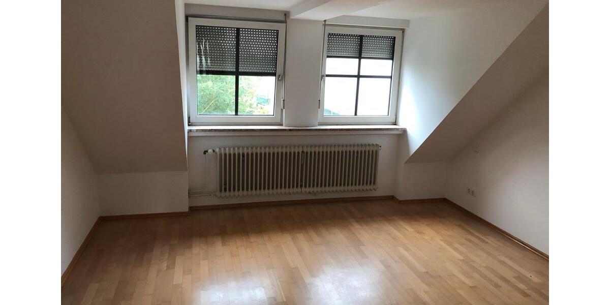 Dachgeschoßwohnung Geiselhöring - 3.5 Zimmer, 84 m&sup2;, 780&euro; | Angebot:25907817