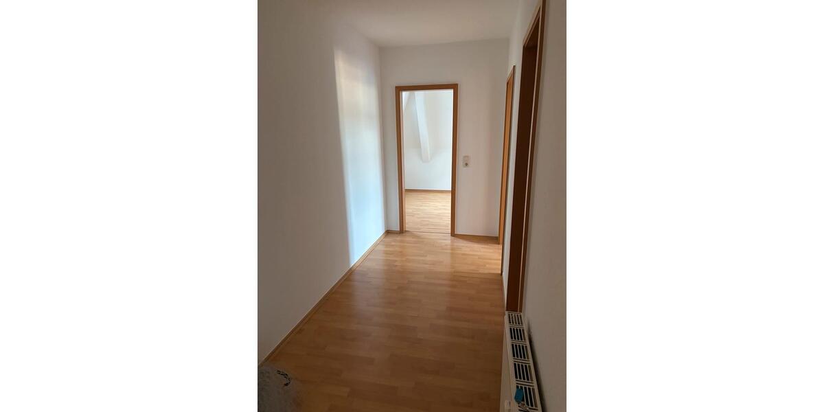 Dachgeschoßwohnung Naila - 3 Zimmer, 64 m&sup2;, 580&euro; | Angebot:26060932