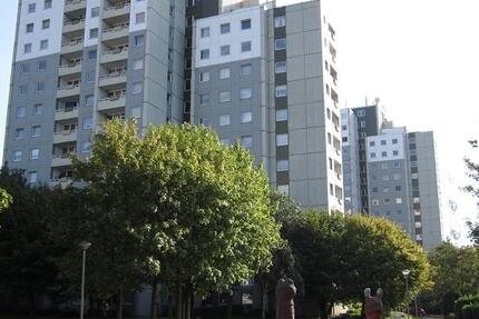 Familien-Wohnung mit 4 Zimmern, großen Balkon und separater Küche - nur mit WBS anzumieten!! 4 zimmer