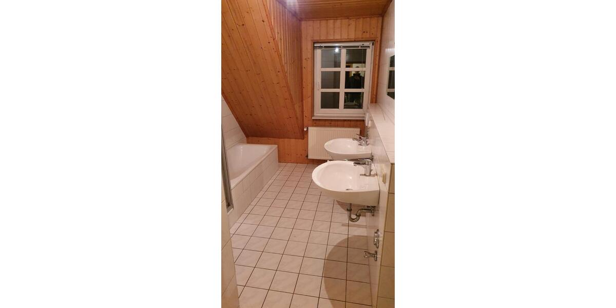 Dachgeschoßwohnung Diemelsee - 4 Zimmer, 85 m&sup2;, 510&euro; | Angebot:25965725