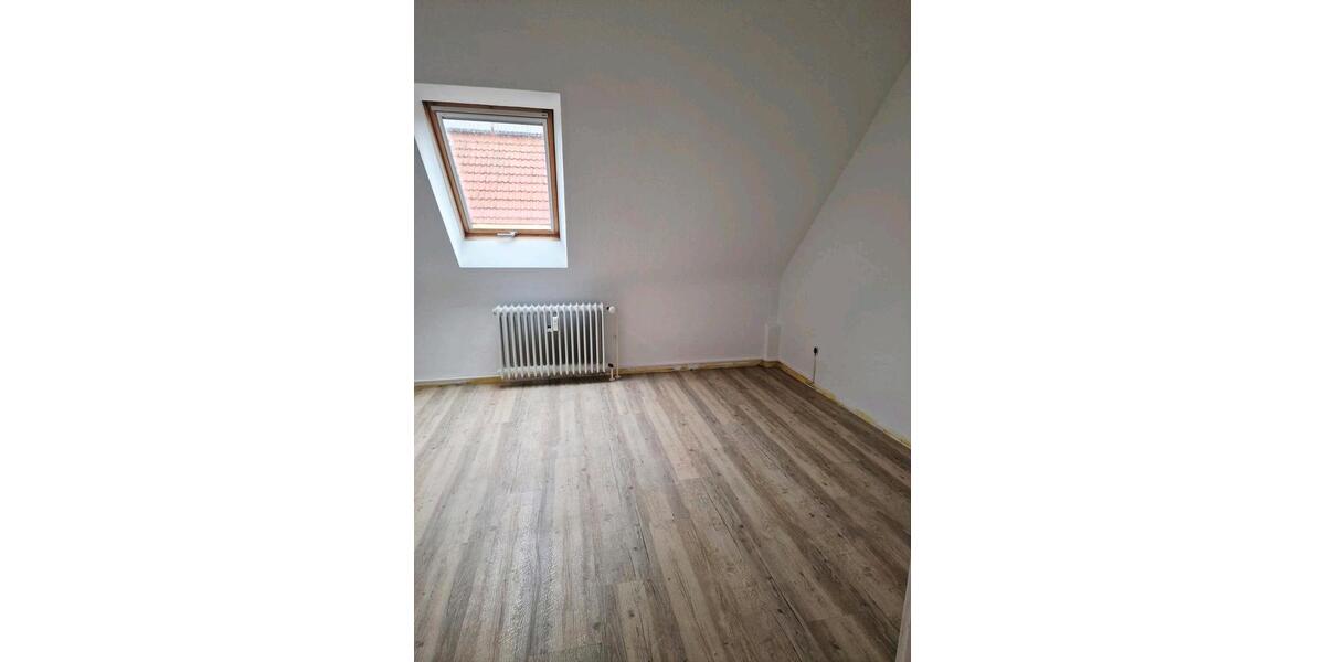 4 Zimmer 91.50 m2 Dachgeschoss Wohnung zu Vermieten 4 zimmer