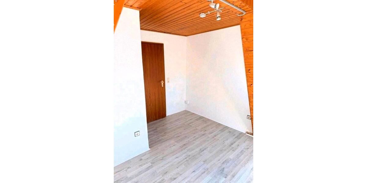 Dachgeschoßwohnung Borken (Hessen) - 3 Zimmer, 108 m&sup2;, 860&euro; | Angebot:26552811