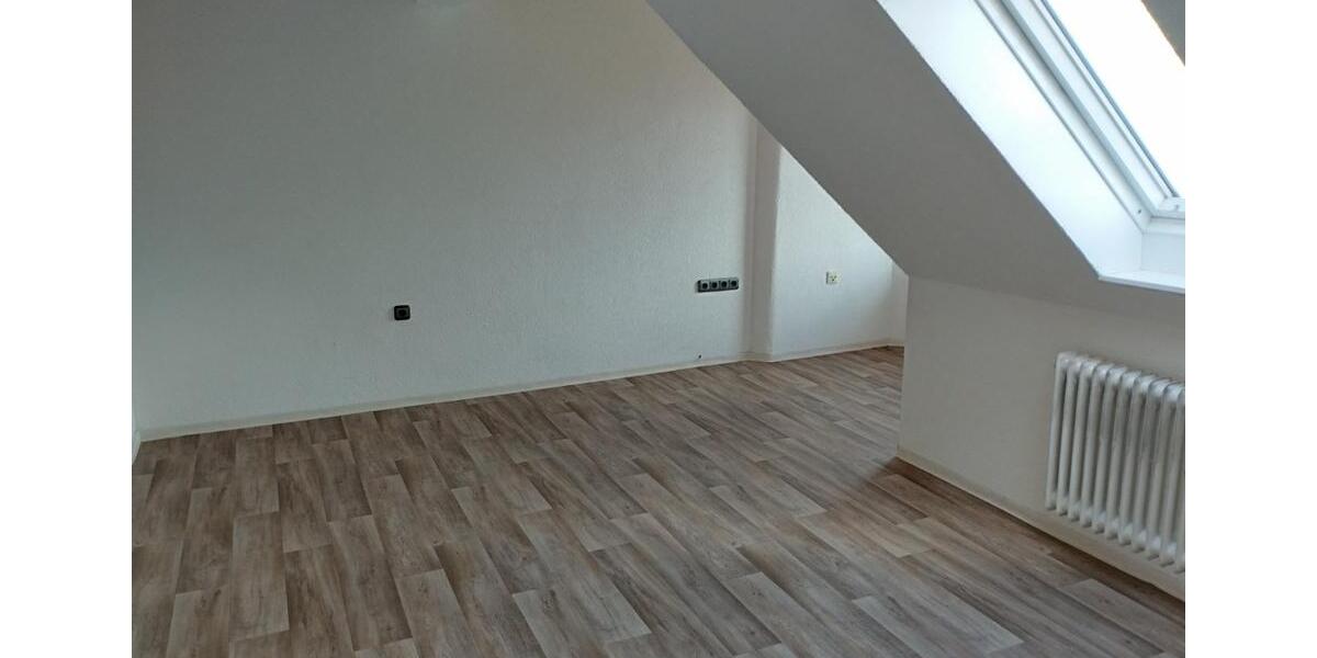 Dachgeschoßwohnung Lage - 3 Zimmer, 77 m&sup2;, 650&euro; | Angebot:25867954