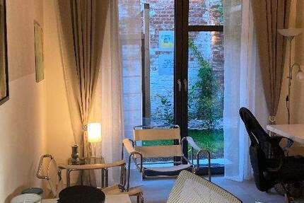 GartenBüros: Moderner, möblierter Büroraum 3 mit Gartenzugang zimmer