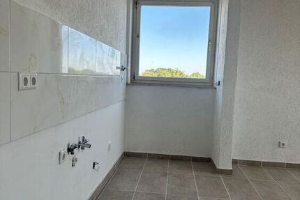 frisch sanierte 2,5 Zimmer Wohnung mit Balkon