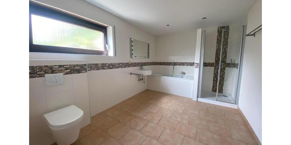 Erdgeschoßwohnung Dillenburg - 4 Zimmer, 121 m&sup2;, 1.000&euro; | Angebot:26582680