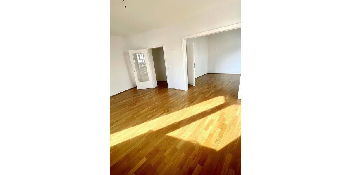 Etagenwohnung Ratingen Zentrum - 3 Zimmer, 95 m&sup2;, 1.300&euro; | Angebot:26825337