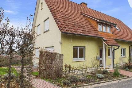 Großzügige Doppelhaushälfte in stadtnaher Lage - Ruhiges Wohnen mit traumhaftem Weitblick 5 zimmer