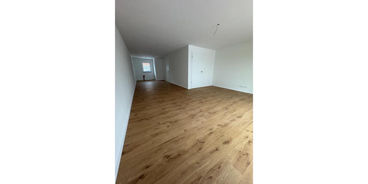 Reihenhaus Neutraubling - 5 Zimmer, 150 m&sup2;, 1.900&euro; | Angebot:24915467