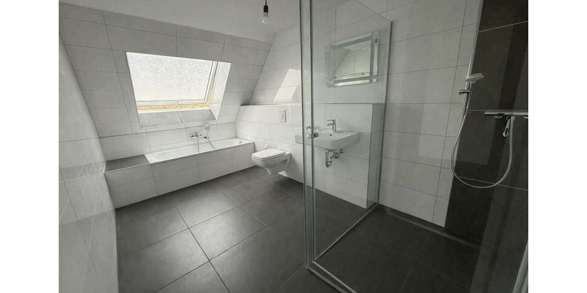 Etagenwohnung Hünxe - 4 Zimmer, 105 m&sup2;, 1.295&euro; | Angebot:25406304