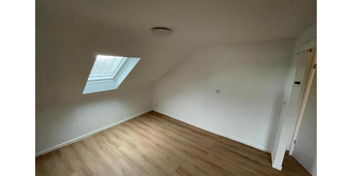 Dachgeschoßwohnung Saarbrücken West - 1 Zimmer, 65 m&sup2;, 550&euro; | Angebot:26225919