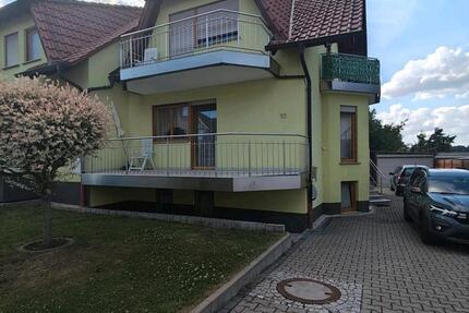 Eine 3,5-Zimmer-Wohnung in einem Doppelhaus in Lauterbach.