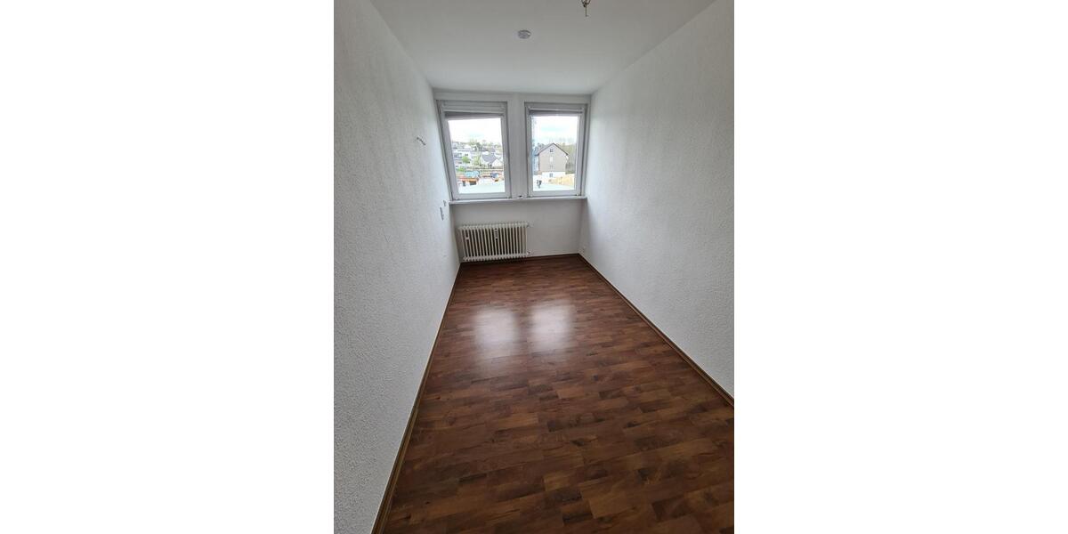 Renovierte Wohnung mit Balkon 5 zimmer