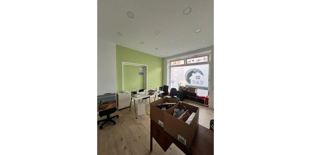 Ladenlokal, Büro, Lagerraum mit WC. zimmer