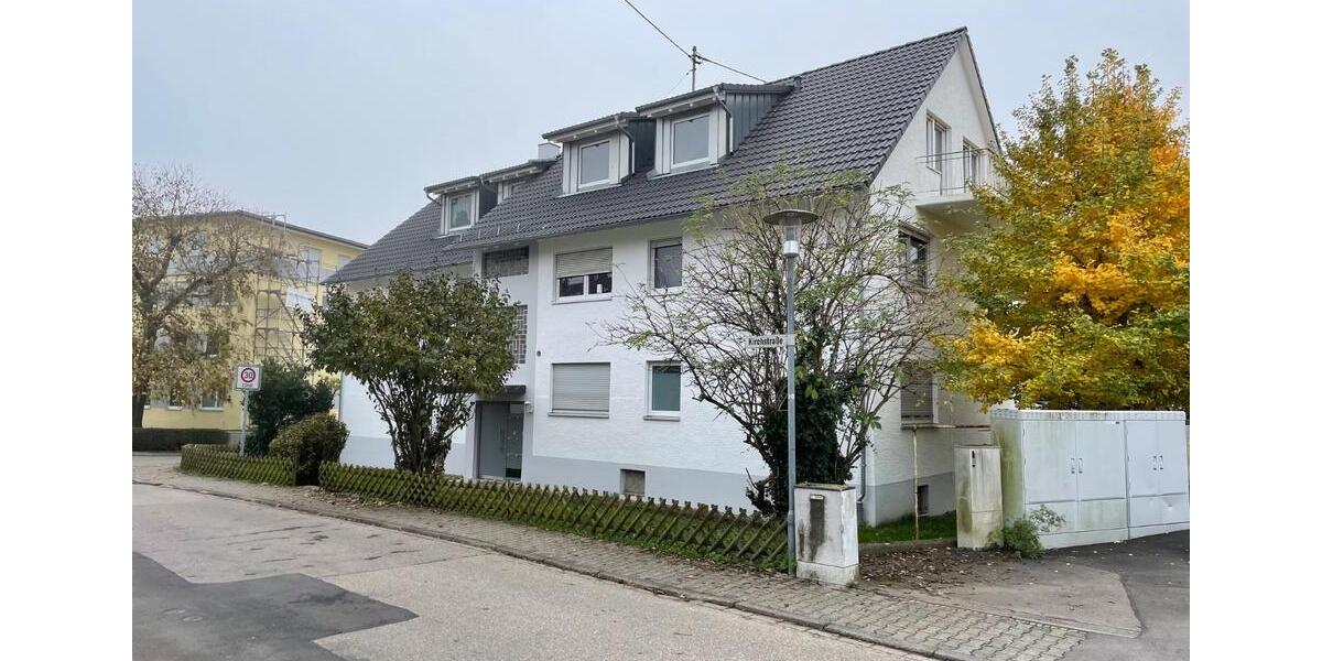 3-Zimmer Hochparterre-Wohnung renoviert mit großzügigem Schnitt 3 zimmer