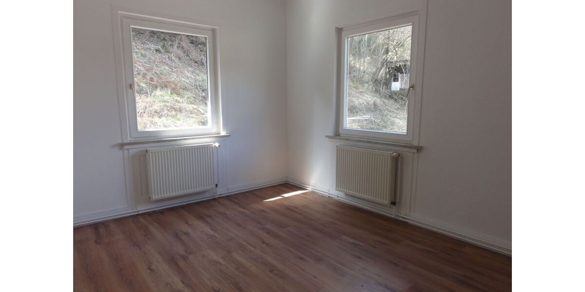 Helle 3-Zimmer-Altbau-Wohnung in zentrumsnaher Aussichtslage (Mietdauer: min. 4 Jahre) 3 zimmer