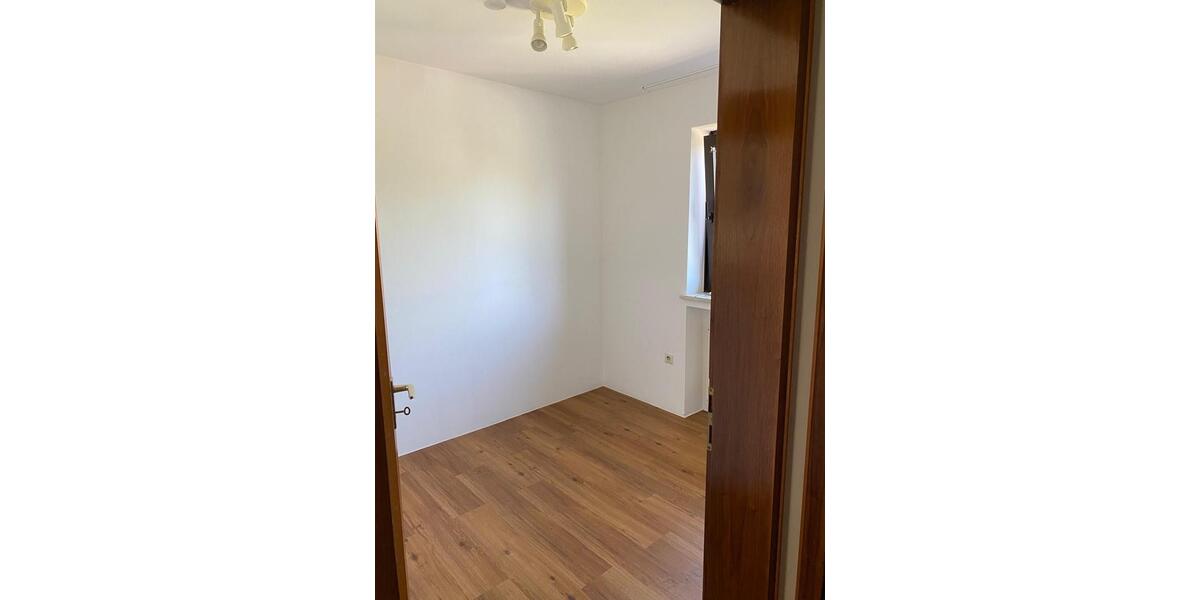 Zentral gelegene 5-Zimmer-Wohnung mit Balkon in Meitingen zimmer