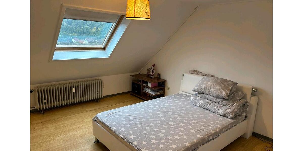 Gemütliche 3 Zimmer Küche Bad Dachgeschosswohnung in Allendorf 2 zimmer