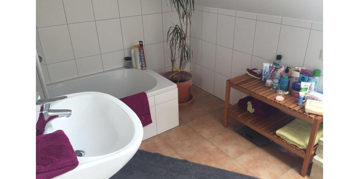 Dachgeschoßwohnung Hösbach - 2.5 Zimmer, 65 m&sup2;, 640&euro; | Angebot:26042049