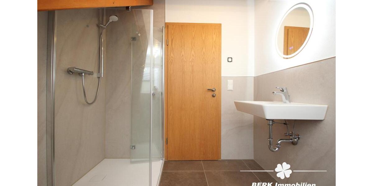 Dachgeschoßwohnung Röllbach - 3 Zimmer, 72 m&sup2;, 936&euro; | Angebot:23804446