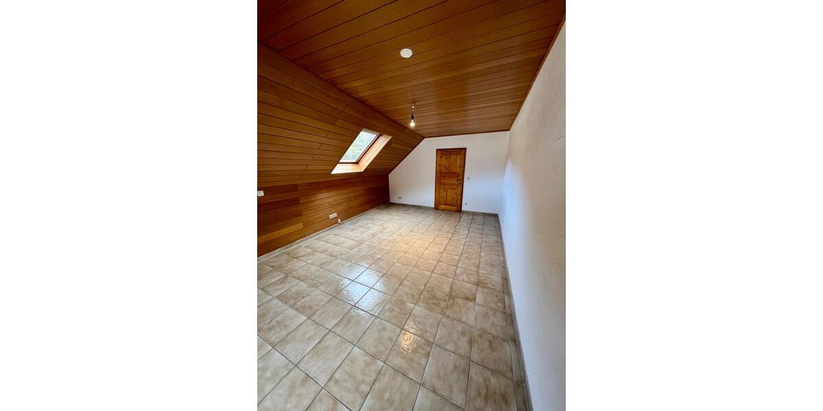 Doppelhaushälfte Bad Dürkheim - 5 Zimmer, 170 m&sup2;, 1.500&euro; | Angebot:25397053