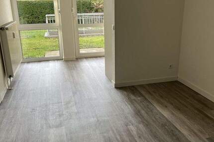 Modern & bezugsfertig: 2-Zimmer-EG-Wohnung mit kl. Terrasse, EBK & Stellplatz - ideal für Singles 2 zimmer