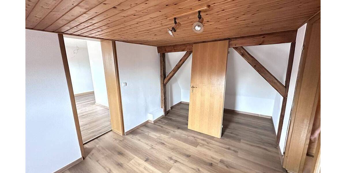 Einfamilienhaus Oberdachstetten - 8 Zimmer, 173 m&sup2;, 1.200&euro; | Angebot:26657158