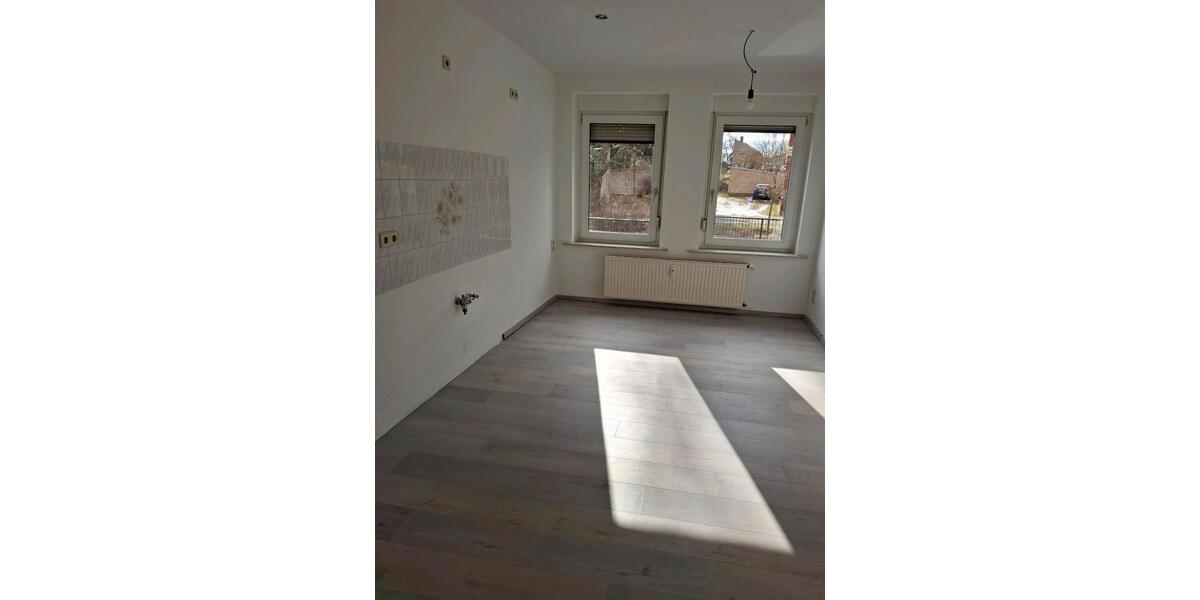Erdgeschoßwohnung Werdau - 4 Zimmer, 101 m&sup2;, 855&euro; | Angebot:26040348