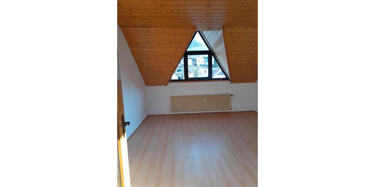 Dachgeschoßwohnung Albstadt Gemarkung Onstmettingen - 2 Zimmer, 55 m&sup2;, 500&euro; | Angebot:26507783