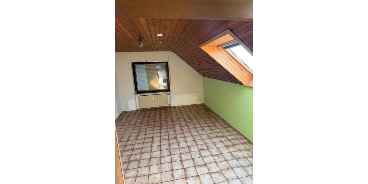 Dachgeschoßwohnung Losheim am See - 4 Zimmer, 100 m&sup2;, 900&euro; | Angebot:26165327