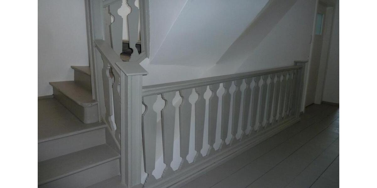 *Wunderschöner Altbau* Renovierte, großzügige Maisonettewohnung mit Dachterrasse in zentraler Lage 4 zimmer