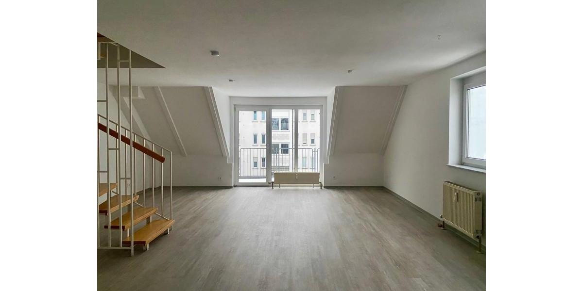 Kurzfristige Anmietung möglich - sanierte und renovierte Maisonette-Wohnung mit Balkon 3 zimmer