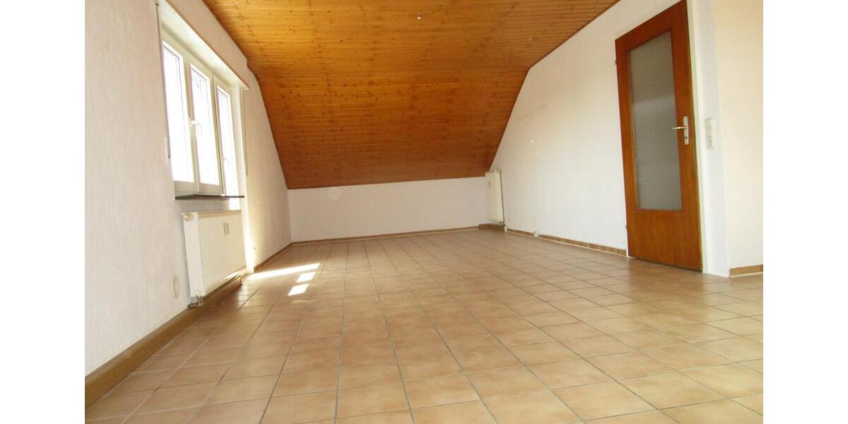 Dachgeschoßwohnung Weinheim - 3 Zimmer, 75 m&sup2;, 900&euro; | Angebot:25920949